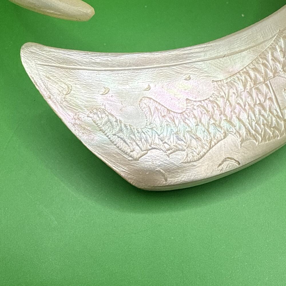 Vtg Iridescent Mother Of Pearl Carved Cuff Bracelet New Caledonia Bangle Shell - Picture 5 of 11